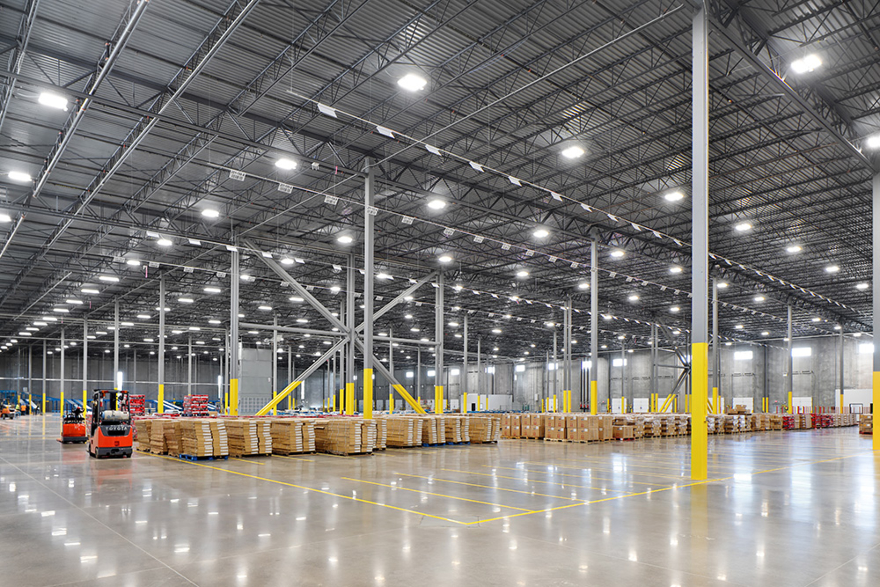Industrie&shy;beleuchtung bei Pichlmaier Solare Energiesysteme in Unterföhring